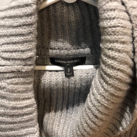 Banana Republic cable knit sweater - Picture 2 of 4